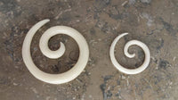 Cargar imagen en el visor de la galería, Bone Piercing Spirale 2mm 3.8mm Expander Dehnschnecke Ohrring weiß Dehnspirale Ohr - chic-net.de
