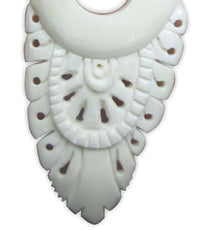 Cargar imagen en el visor de la galería, Bone Pin Creolen 63mm weiß Knochen Ohrringe Handarbeit verzierte Träne Schmuck - chic-net.de
