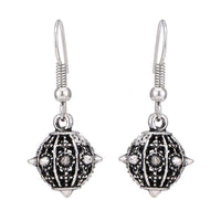 Cargar imagen en el visor de la galería, Brass Ohrringe silberfarben oxidiert kleine Kugeln Dreieck Nieten spitz - chic-net.de
