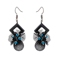 Load image into Gallery viewer, Brass Ohrringe silberfarben Raute Stein weiß Stoff Spitze schwarz blaue Perlen - chic-net.de
