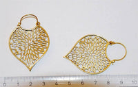 Load image into Gallery viewer, Brass Ohrringe Tribal Tropfen Blatt Blumenmuster antik golden Messing - chic-net.de
