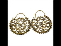 Cargar imagen en el visor de la galería, Brass Ohrringe Tribal Zackenrand rund Pfau Spiralbögen antik golden Messing - chic-net.de
