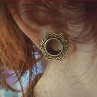 Cargar imagen en el visor de la galería, Brass Tunnel Lotus Blume antique Finish gold Plug - chic-net.de
