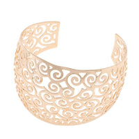 Cargar imagen en el visor de la galería, breiter werdender Brass Armreif golden 45 mm Spiralen Stanzmuster - chic-net.de
