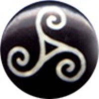 Cargar imagen en el visor de la galería, Buffalo Horn Fake Piercing, leicht gebogener Spike, schwarz mit weißem Muster, Ohrhänger, Ohrstecker, Ohrring - chic-net.de
