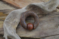 Load image into Gallery viewer, Captive Bead Klemmkugel Ring Sawoholz Piercing Mandala - chic-net.de
