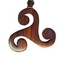 Cargar imagen en el visor de la galería, Celtic Viking braun Narra Holz Kette Triskele Halskette - chic-net.de
