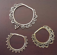 Cargar imagen en el visor de la galería, Charm Piercing Anhänger Ohrringe für Flesh Tunnels gold antik Messing Ohrhänger - chic-net.de
