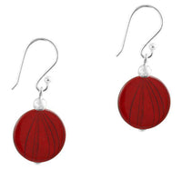 Load image into Gallery viewer, Damenohrringe mit rötlich orange gefärbter Perlmuttmuschel und Muster, mit 925er Sterlingsilberbügel - chic-net.de
