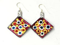 Load image into Gallery viewer, Damenohrringe, pinkfarbene karoförmige Glasohrringe mit bunten Punkten, hergestellt aus Glas und Sterlingsilber 925, handbemalt - chic-net.de
