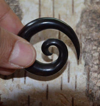 Load image into Gallery viewer, Ebony Piercing Holz dunkelbraun Spirale 8mm 10mm - chic-net.de
