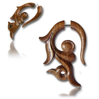 Cargar imagen en el visor de la galería, Fake Holz Piercing Bogen Schnörkel Siamea Wood Plug nickelfrei Edelstahl Ohrstecker Organic Tribal - chic-net.de
