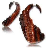 Cargar imagen en el visor de la galería, Fake Holz Piercing Narra Wood Herz und Flügel nickelfrei Edelstahl Ohrstecker Organic - chic-net.de
