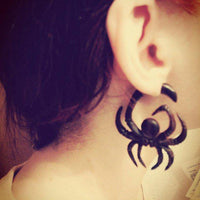 Cargar imagen en el visor de la galería, Fake Holz Piercing Spinne Steckverschluss braun gemasert - chic-net.de
