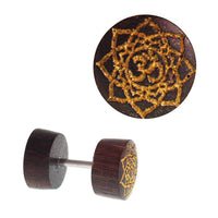 Load image into Gallery viewer, Fake Holz Plug Piercing Edelstahl Gravur teils golden verschiedene Motive - chic-net.de
