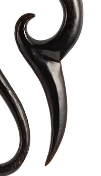 Cargar imagen en el visor de la galería, Fake Horn Piercing Hai Tail Hook Spirale Kralle handgeschnitzt schwarz Dehner - chic-net.de
