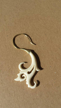 Load image into Gallery viewer, Fake Ohr Piercing Bone Knochen Messing Ohrhänger Ohrring Ornament golden weiß - chic-net.de
