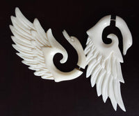 Load image into Gallery viewer, Fake Ohr Piercing Schwan Bone Knochen Edelstahl weiß Spirale Dehner Ohrstecker - chic-net.de
