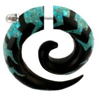 Cargar imagen en el visor de la galería, Fake Piercing, Buffalo Horn Achat Spirale, schwarz mit türkisfarbenem Muster, Expander, Ohrhänger, Ohrstecker, Ohrring - chic-net.de
