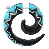 Cargar imagen en el visor de la galería, Fake Piercing, Buffalo Horn Achat Spirale, schwarz mit türkisfarbenem Zickzackmuster, Expander, Ohrhänger, Ohrstecker, Ohrring - chic-net.de
