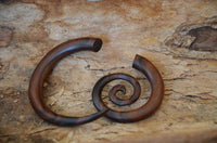 Load image into Gallery viewer, Fake Piercing Edelstahl Holz XL Spiralen hell dunkel - chic-net.de
