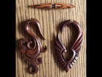 Load image into Gallery viewer, Fake Piercing Holz Edelstahl handgeschnitzt Spike Herz Flügel Schwan braun Dehner - chic-net.de
