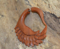 Load image into Gallery viewer, Fake Piercing Ohrring Holz Hook Schwan rotbraun - chic-net.de
