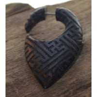 Load image into Gallery viewer, Fake Piercing Ohrring Holz Tropfen dunkel Sayagata - chic-net.de
