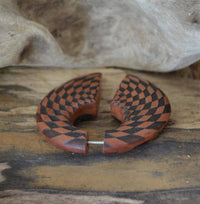 Load image into Gallery viewer, Fake Piercing Ohrring Sawo Holz Kreis Wirbel Strudel - chic-net.de
