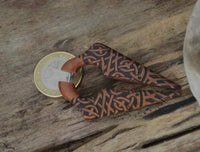 Load image into Gallery viewer, Fake Piercing Ohrring Sawo Holz Pfeil keltischer Knoten - chic-net.de
