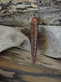 Load image into Gallery viewer, Fake Piercing Ohrring Sawo Holz Pfeil keltischer Knoten - chic-net.de
