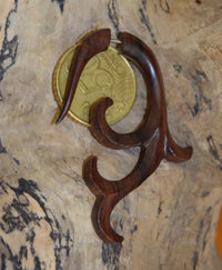 Load image into Gallery viewer, Fake Piercing Ohrring Schnörkel 63mm Holz Edelstahl.
