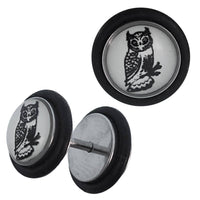 Load image into Gallery viewer, Fake Piercing Plug Edelstahl Eule schwarz auf Ast schwarz Gummiring 7 mm - chic-net.de
