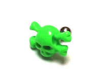 Load image into Gallery viewer, Fake Piercing Plug Tunnel Ohrstecker Unisex Kunststoff grün Schmuck Piraten Totenkopf - chic-net.de
