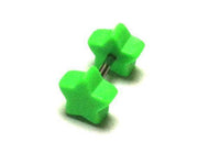 Cargar imagen en el visor de la galería, Fake Piercing Plug Tunnel Ohrstecker Unisex Kunststoff grün Stern Schmuck klein - chic-net.de
