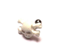 Cargar imagen en el visor de la galería, Fake Piercing Plug Tunnel Ohrstecker Unisex Kunststoff weiß Schmuck Piraten Totenkopf - chic-net.de

