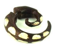 Load image into Gallery viewer, Fake Piercing Spirale Bone Inlay Halbkreise Holz Plug 8 mm Ohrstecker - chic-net.de
