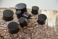 Load image into Gallery viewer, Flesh Plug Ebenholz Peace Knoten Muster double flared Lobe Dehner schwarz Gravur - chic-net.de
