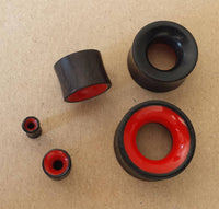 Cargar imagen en el visor de la galería, Flesh Plug Eisenholz Holz dunkel double flared rot Resin Inlay Ohr Piercing - chic-net.de

