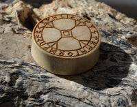 Load image into Gallery viewer, Flesh Plug Holz hell Runen Algiz Kreis double flared - chic-net.de
