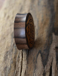 Load image into Gallery viewer, Flesh Plug Holz Sri Yantra hell dunkel double flared - chic-net.de
