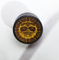 Cargar imagen en el visor de la galería, Flesh Plug Krieger Maske Sonne Gravur Holz dunkel Jackfrucht ocker double flared - chic-net.de
