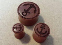 Load image into Gallery viewer, Flesh Plug Sawoholz Anker Seil Ring double flared Lobe Dehner rot braun Gravur - chic-net.de
