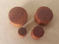 Load image into Gallery viewer, Flesh Plug Sawoholz Peace Knoten Muster double flared Lobe Dehner rotbraun Gravur - chic-net.de
