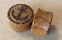 Load image into Gallery viewer, Flesh Plug Teakholz Anker Seil Ring double flared Lobe Dehner braun Gravur - chic-net.de
