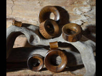 Load image into Gallery viewer, Flesh Tunnel Holz Parasitholz braun double flared - chic-net.de
