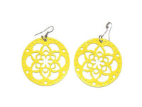 Load image into Gallery viewer, Gelbe, Damen-Ohrringe aus Holz, Edelstahlbügel, ca. 50mm Ø - chic-net.de
