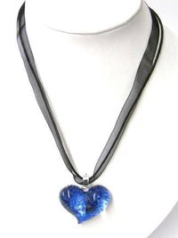 Cargar imagen en el visor de la galería, Glasanhänger Kette blau glitzernd herzförmig, 3,5 x 2,5cm Ø Baumwollfäden gewachst verstellbar - chic-net.de
