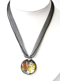 Cargar imagen en el visor de la galería, Glasanhänger mit Stoffkette, Schwarz mit Kreismuster, rund, 3cmØ - chic-net.de
