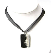 Cargar imagen en el visor de la galería, Glasanhänger schwarz silber Kette rechteckig 2,7 x 3,5 cm verstellbar Baumwollfäden - chic-net.de
